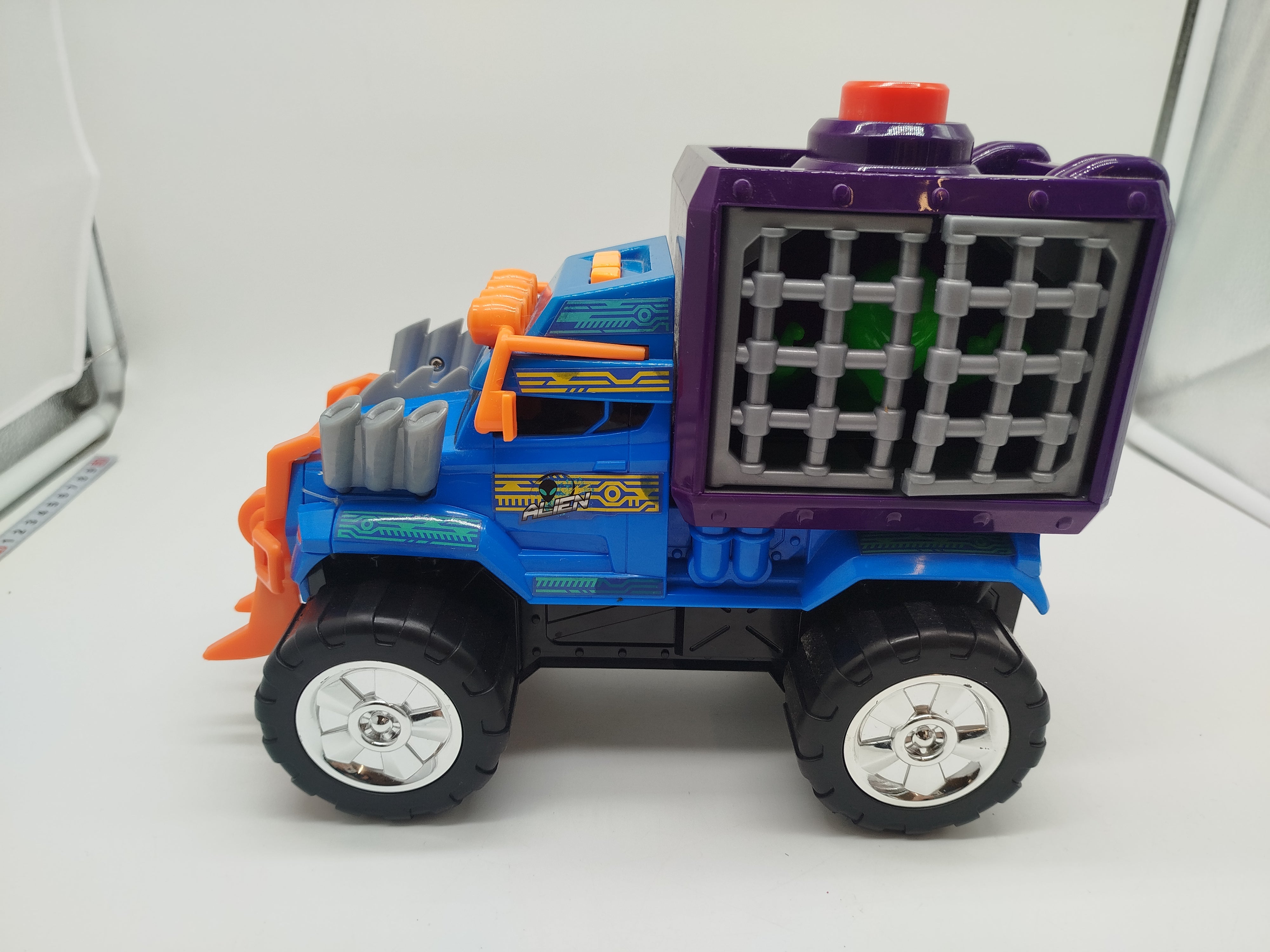 Spielzeug Monster-Truck mit Alien, Outdoorfahrzeug, ohne OVP